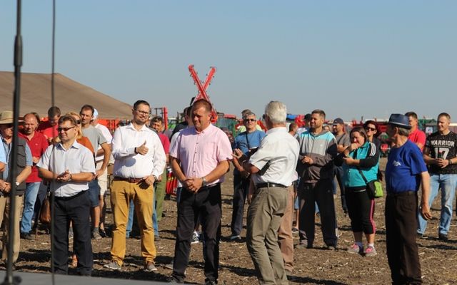 VIII. Zentai Aranybarázda Szántóverseny és Prosperitati mezőgazdasági gépbemutató (képek)