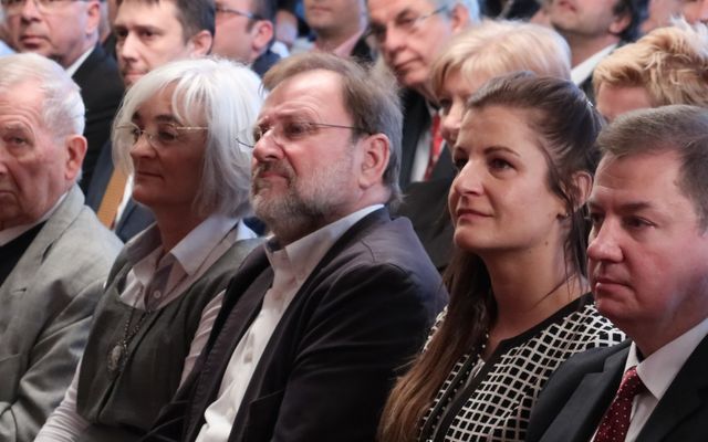 Szerződésaláírás a 4. pályázati körben meghirdetett – közepes léptékű gazdasági és mezőgazdasági fejlesztések és a földvásárlási pályázat nyertes pályázóival (képek)