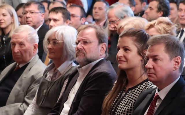 Szerződésaláírás a 4. pályázati körben meghirdetett – közepes léptékű gazdasági és mezőgazdasági fejlesztések és a földvásárlási pályázat nyertes pályázóival (képek)