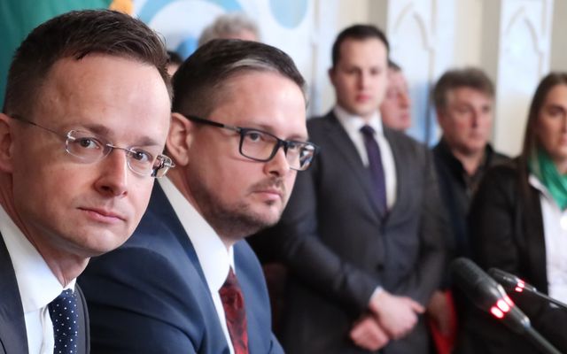 Szerződésaláírás a 4. pályázati körben meghirdetett – közepes léptékű gazdasági és mezőgazdasági fejlesztések és a földvásárlási pályázat nyertes pályázóival (képek)