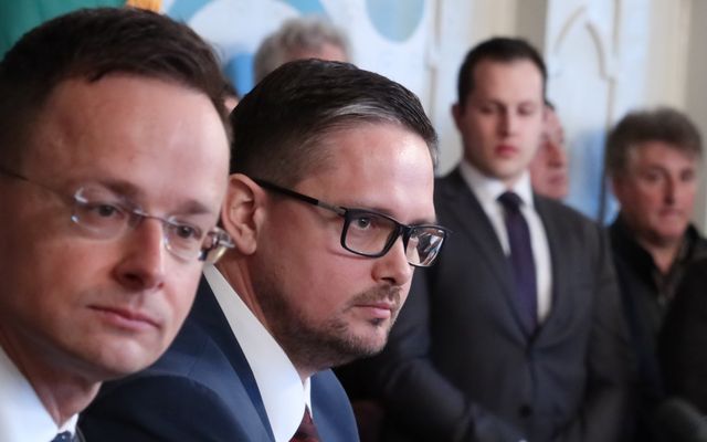 Szerződésaláírás a 4. pályázati körben meghirdetett – közepes léptékű gazdasági és mezőgazdasági fejlesztések és a földvásárlási pályázat nyertes pályázóival (képek)