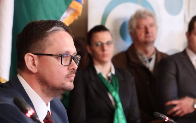 Szerződésaláírás a 4. pályázati körben meghirdetett – közepes léptékű gazdasági és mezőgazdasági fejlesztések és a földvásárlási pályázat nyertes pályázóival (képek)