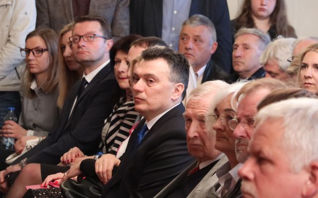 Szerződésaláírás a 4. pályázati körben meghirdetett – közepes léptékű gazdasági és mezőgazdasági fejlesztések és a földvásárlási pályázat nyertes pályázóival (képek)
