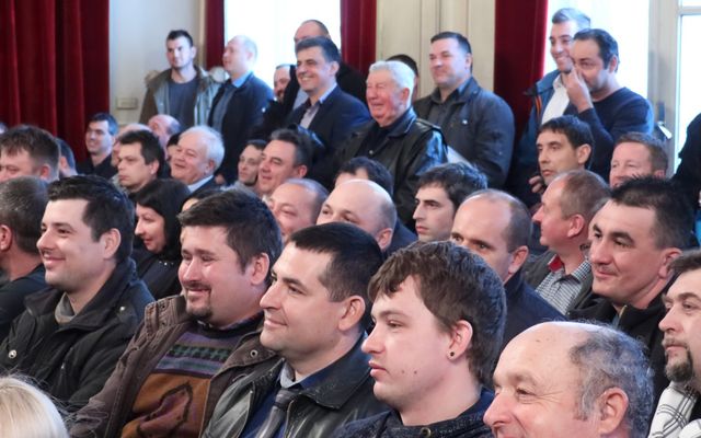 Szerződésaláírás a 4. pályázati körben meghirdetett – közepes léptékű gazdasági és mezőgazdasági fejlesztések és a földvásárlási pályázat nyertes pályázóival (képek)
