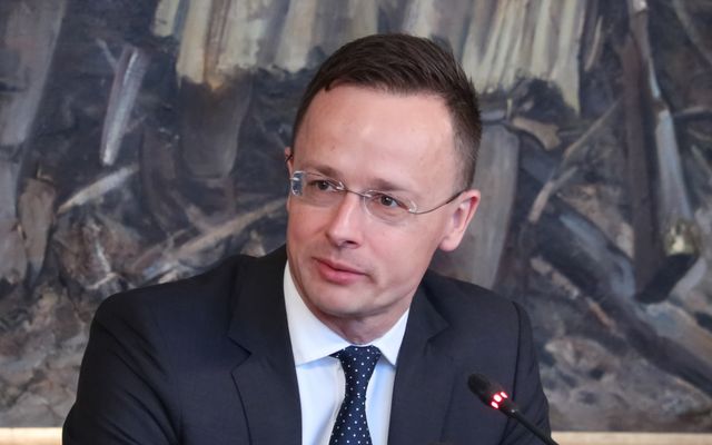 Szerződésaláírás a 4. pályázati körben meghirdetett – közepes léptékű gazdasági és mezőgazdasági fejlesztések és a földvásárlási pályázat nyertes pályázóival (képek)