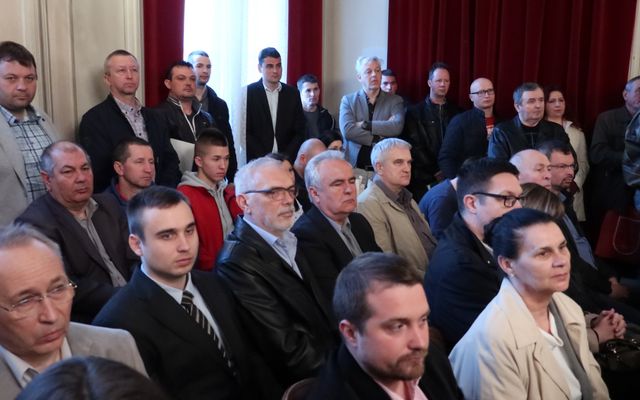 Szerződésaláírás a 4. pályázati körben meghirdetett – közepes léptékű gazdasági és mezőgazdasági fejlesztések és a földvásárlási pályázat nyertes pályázóival (képek)