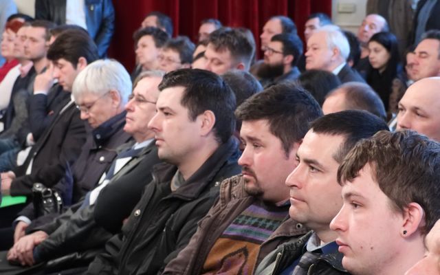 Szerződésaláírás a 4. pályázati körben meghirdetett – közepes léptékű gazdasági és mezőgazdasági fejlesztések és a földvásárlási pályázat nyertes pályázóival (képek)