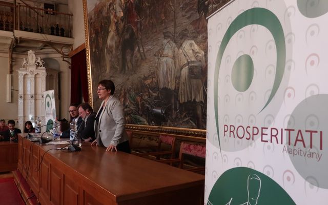 V. pályázati körrel kapcsolatos tájékoztató lakossági fórum Zomborban (képek)