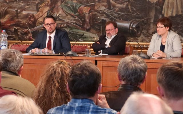 V. pályázati körrel kapcsolatos tájékoztató lakossági fórum Zomborban (képek)