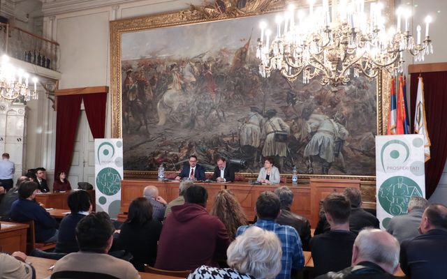 V. pályázati körrel kapcsolatos tájékoztató lakossági fórum Zomborban (képek)