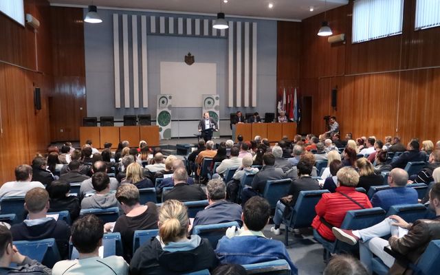 V. pályázati körrel kapcsolatos tájékoztató lakossági fórum Szabadkán (képek)