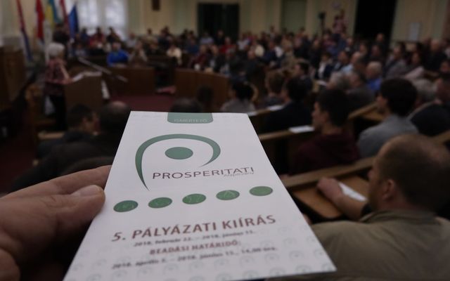 V. pályázati körrel kapcsolatos tájékoztató lakossági fórum Zentán (képek)