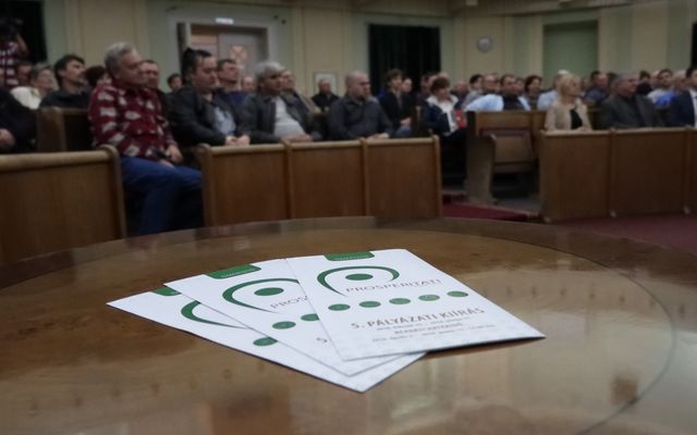 V. pályázati körrel kapcsolatos tájékoztató lakossági fórum Zentán (képek)
