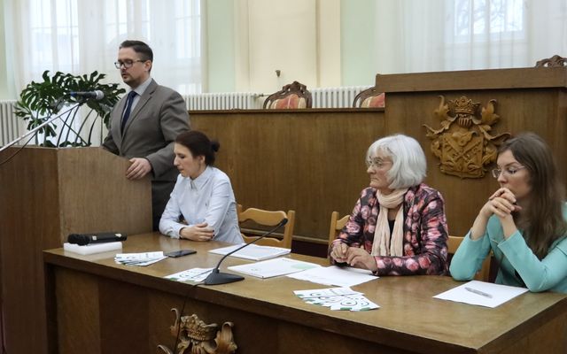 V. pályázati körrel kapcsolatos tájékoztató lakossági fórum Zentán (képek)