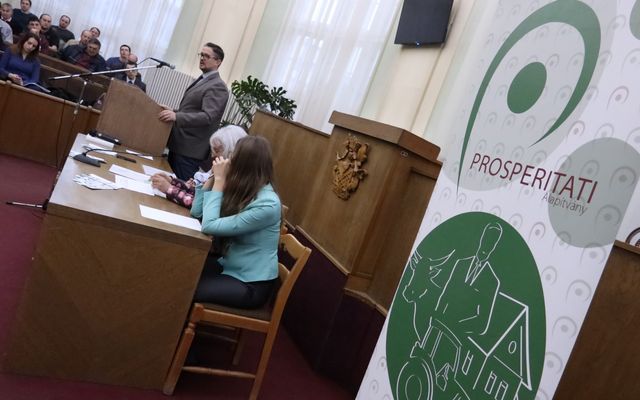 V. pályázati körrel kapcsolatos tájékoztató lakossági fórum Zentán (képek)