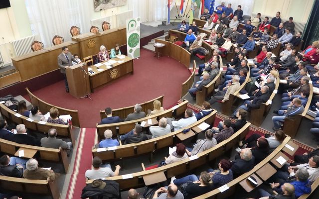 V. pályázati körrel kapcsolatos tájékoztató lakossági fórum Zentán (képek)