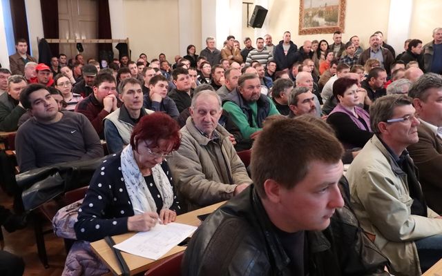V. pályázati körrel kapcsolatos tájékoztató lakossági fórum Adán (képek)