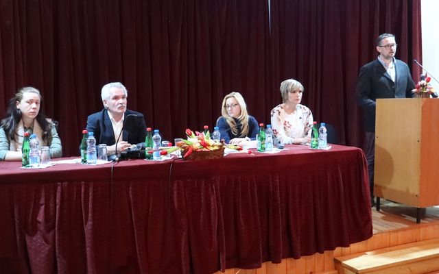 V. pályázati körrel kapcsolatos tájékoztató lakossági fórum Adán (képek)