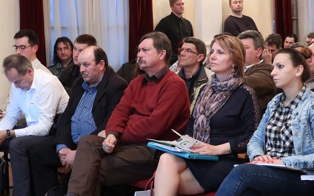 V. pályázati körrel kapcsolatos tájékoztató lakossági fórum Adán (képek)