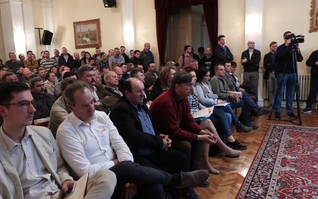 V. pályázati körrel kapcsolatos tájékoztató lakossági fórum Adán (képek)
