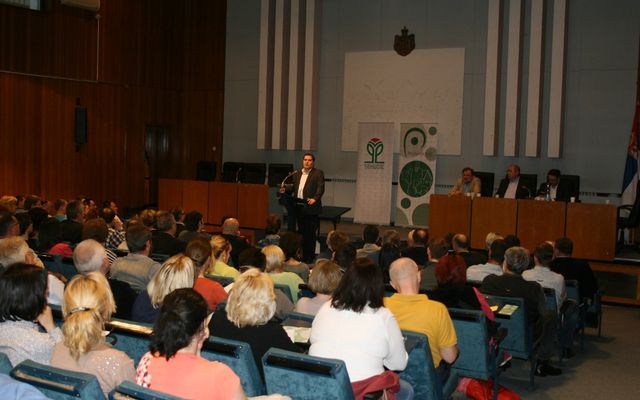 Ismertető a második körös pályázatokról, Szabadka (képek)