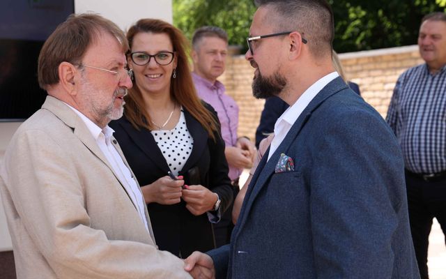 A palicsi Navigator apartmanház ünnepélyes átadása