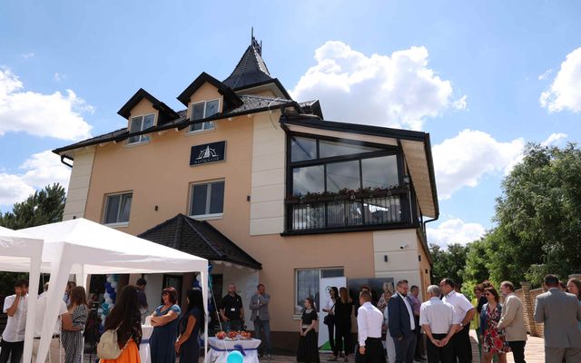 A palicsi Navigator apartmanház ünnepélyes átadása