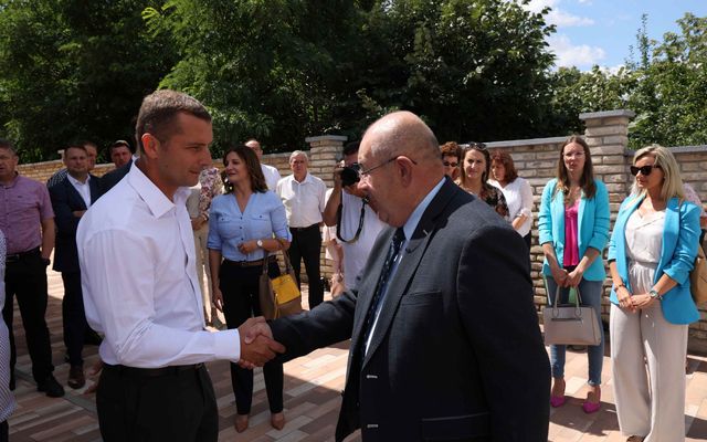 A palicsi Navigator apartmanház ünnepélyes átadása