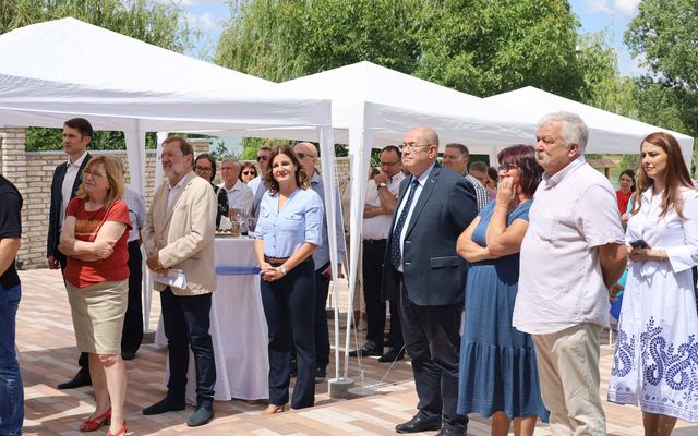 A palicsi Navigator apartmanház ünnepélyes átadása