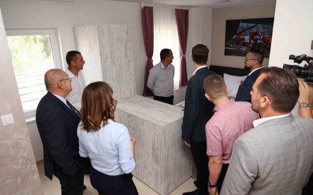 A palicsi Navigator apartmanház ünnepélyes átadása