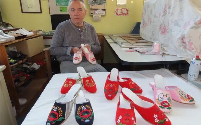 Délvidéki papucs torontálvásárhelyi motívummal 