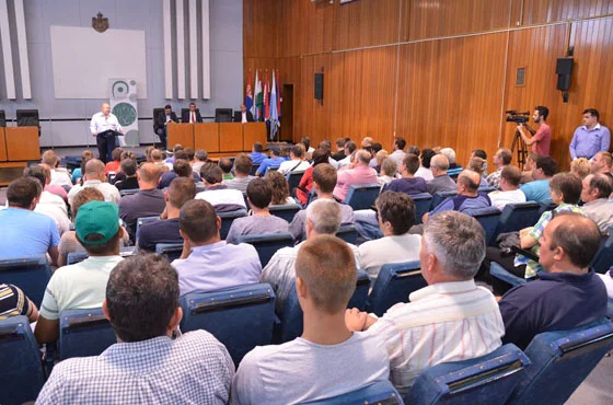 388 pályázóval írt alá szerződést ma Szabadkán a Prosperitati Alapítvány