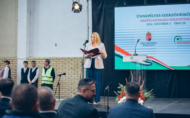 Ünnepélyes szerződéskötés a mezőgazdasági eszközök pályázat nyerteseivel