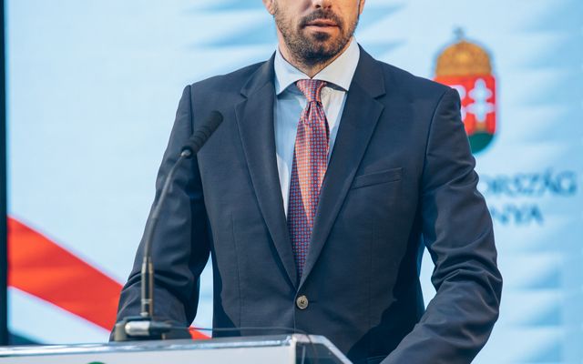 Ünnepélyes szerződéskötés a mezőgazdasági eszközök pályázat nyerteseivel