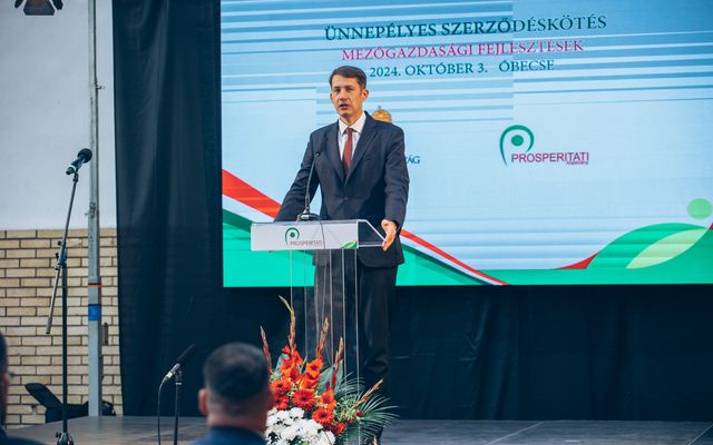 Ünnepélyes szerződéskötés a mezőgazdasági eszközök pályázat nyerteseivel