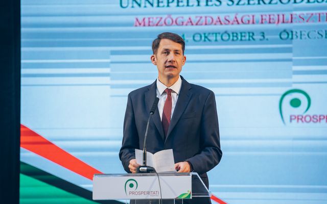 Ünnepélyes szerződéskötés a mezőgazdasági eszközök pályázat nyerteseivel