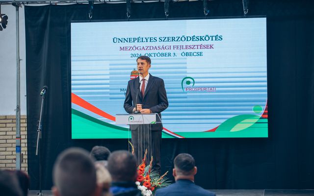 Ünnepélyes szerződéskötés a mezőgazdasági eszközök pályázat nyerteseivel