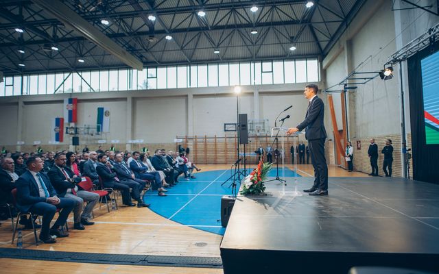 Ünnepélyes szerződéskötés a mezőgazdasági eszközök pályázat nyerteseivel