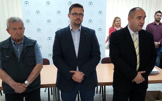 Szerződésaláírás öntözőrendszerekre (képek)