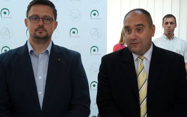 Szerződésaláírás öntözőrendszerekre (képek)