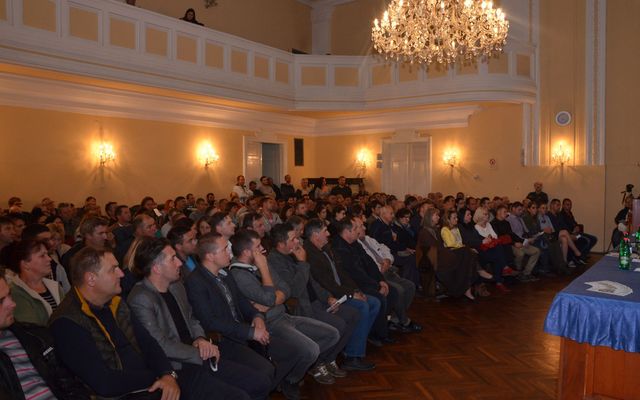 IV. pályázati körrel kapcsolatos tájékoztató lakossági fórum Magyarkanizsán (képek)