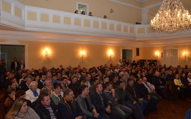 IV. pályázati körrel kapcsolatos tájékoztató lakossági fórum Magyarkanizsán (képek)