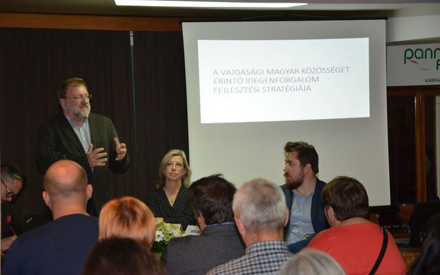 Közvitán az idegenforgalmi stratégia – Magyarkanizsa (képek)