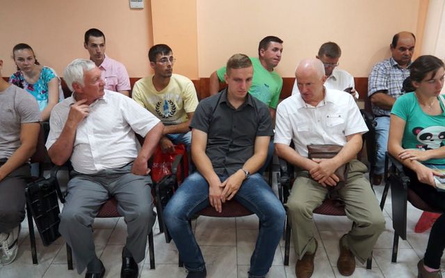 Szerződésaláírás méhekre és tenyészállatokra (képek)