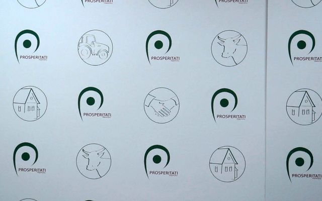 Szerződésaláírás méhekre és tenyészállatokra (képek)