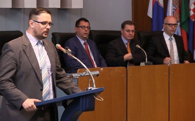 Szerződésaláírás az egyéni vállalkozók, illetve a mikro- és kisvállalkozások eszközbeszerzésére kiírt pályázat nyerteseivel