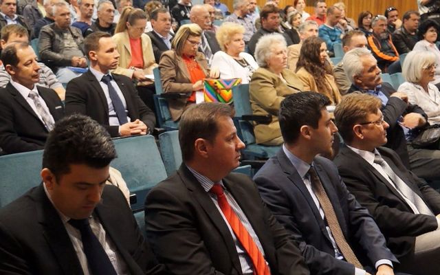 Szerződések aláírása a Prosperitati négy területén, első pályázati kiírás (képek)