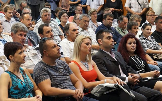 Szerződésaláírás a nyertes pályázókkal (képek)