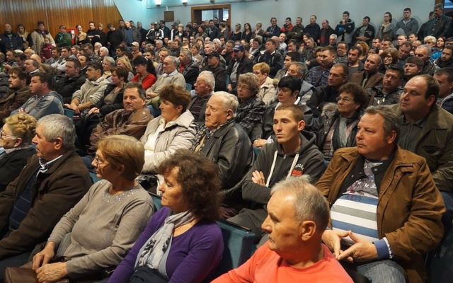 Szerződésaláírás a nyertes pályázókkal (képek)