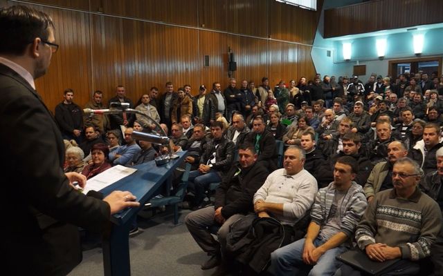 Szerződésaláírás a nyertes pályázókkal (képek)